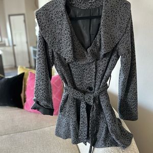 Leopard slightly ruffled collar belted jacket worn once